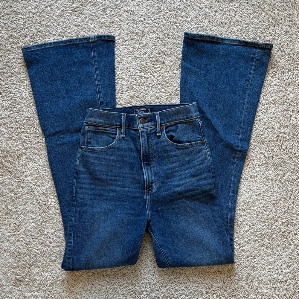 Abercrombie & Fitch Dark Blue Flare Jeans - Size 25/0R - Picture 3 of 6